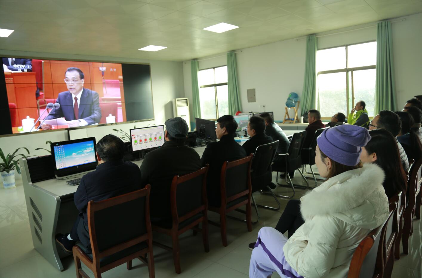 20181218組織黨員觀看慶祝改革開放40周年大會.jpg